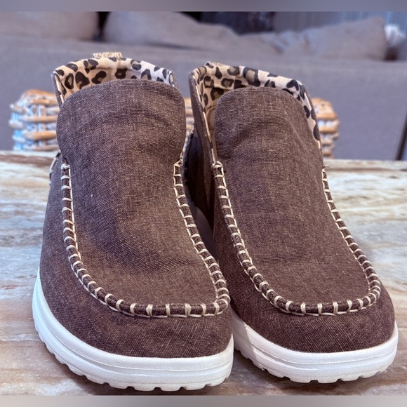 Women’s HEYDUDE Denny crafted boots- Size 9 - Picture 3 of 7